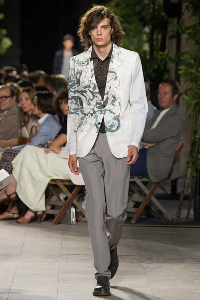 Look 28